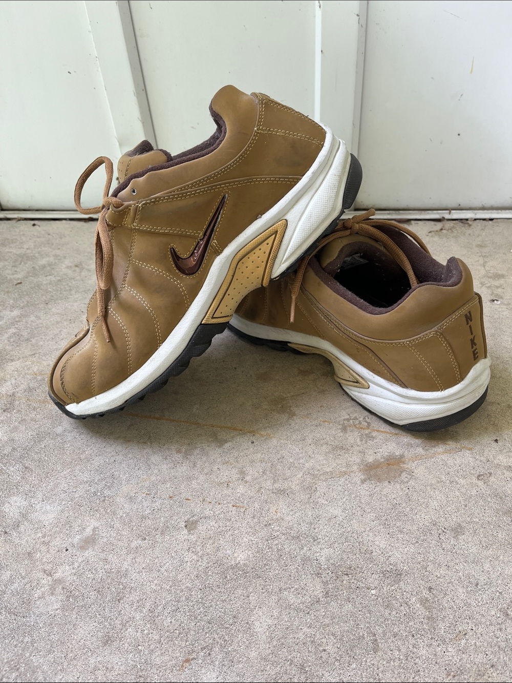 Nike Men’s VXT Brown/Tan Leather Athletic Sneakers 2008